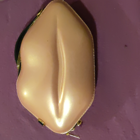 Handbag - Picture 2 of 3